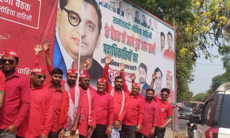बाबा-साहेब-के-साथ-पोस्टर-पर-अखिलेश-यादव-का-पहला-बयान,-मानी-गलती,-फिर-कहा-भविष्य-में…
