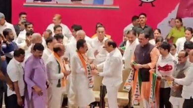 Photo of शरद पवार गुट को झटका, इस दिग्गज नेता ने बदला पाला, अजित पवार खेमे में शामिल