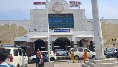 Photo of पटना में नहीं दिख रही सुरक्षा व्यवस्था, पुलिसकर्मी नदारद मेटल डिटेक्टर बना सौंदर्य की वस्तु, ADG ने