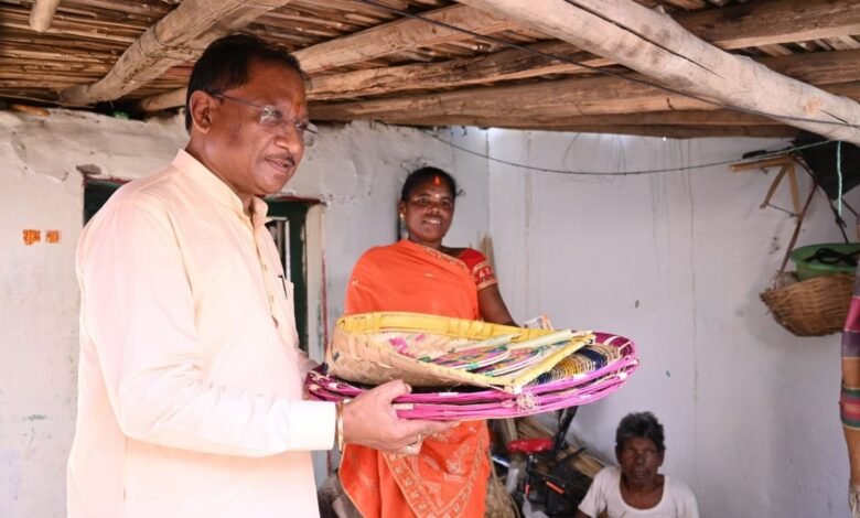 सीएम-विष्णु-देव-साय-ने-को-भाया-पर्रा,-धुकना-और-सुपा,-परिवार-में-शादी-के-लिए-ग्रामीण-महिला-से-खरीदा